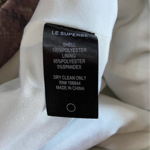 LE Superbe Pencil Skirt In Snakeskin Design And Gold Sequins. C’est Magnifique! - Picture 5 of 6